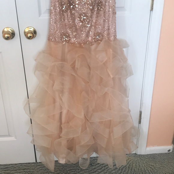 Beautiful Prom Dress! or any special occasion! - Picture 3 of 8